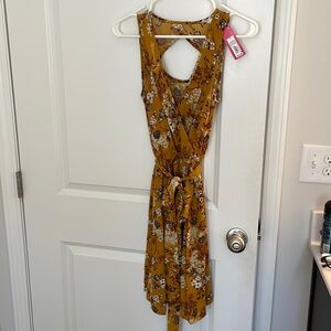 Floral dress with keyhole back